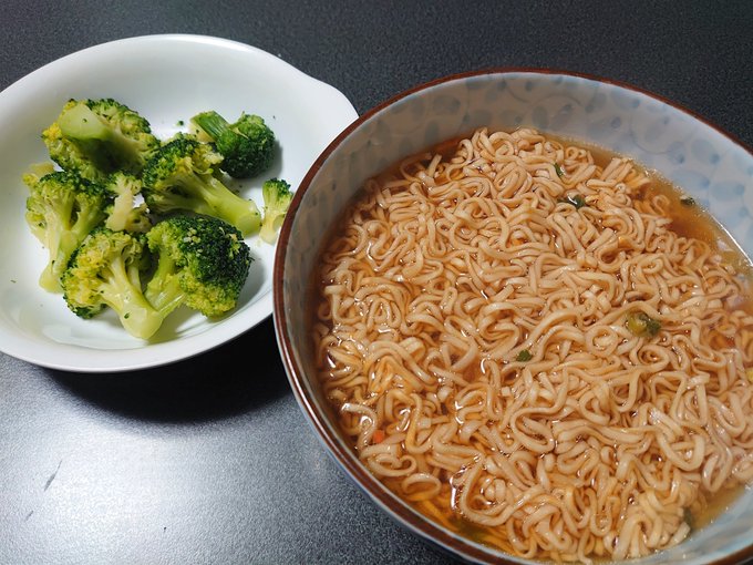 1208yoru 3 腹筋ローラー効果あり！！　ダイエット日記-Day7　ー2023/12/8ー